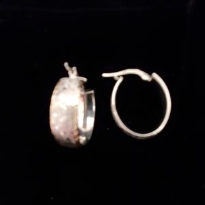 Oval Hammered White Gold Earrings